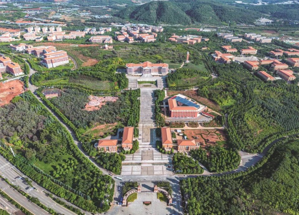 云南大学(云南大学排名前十名)